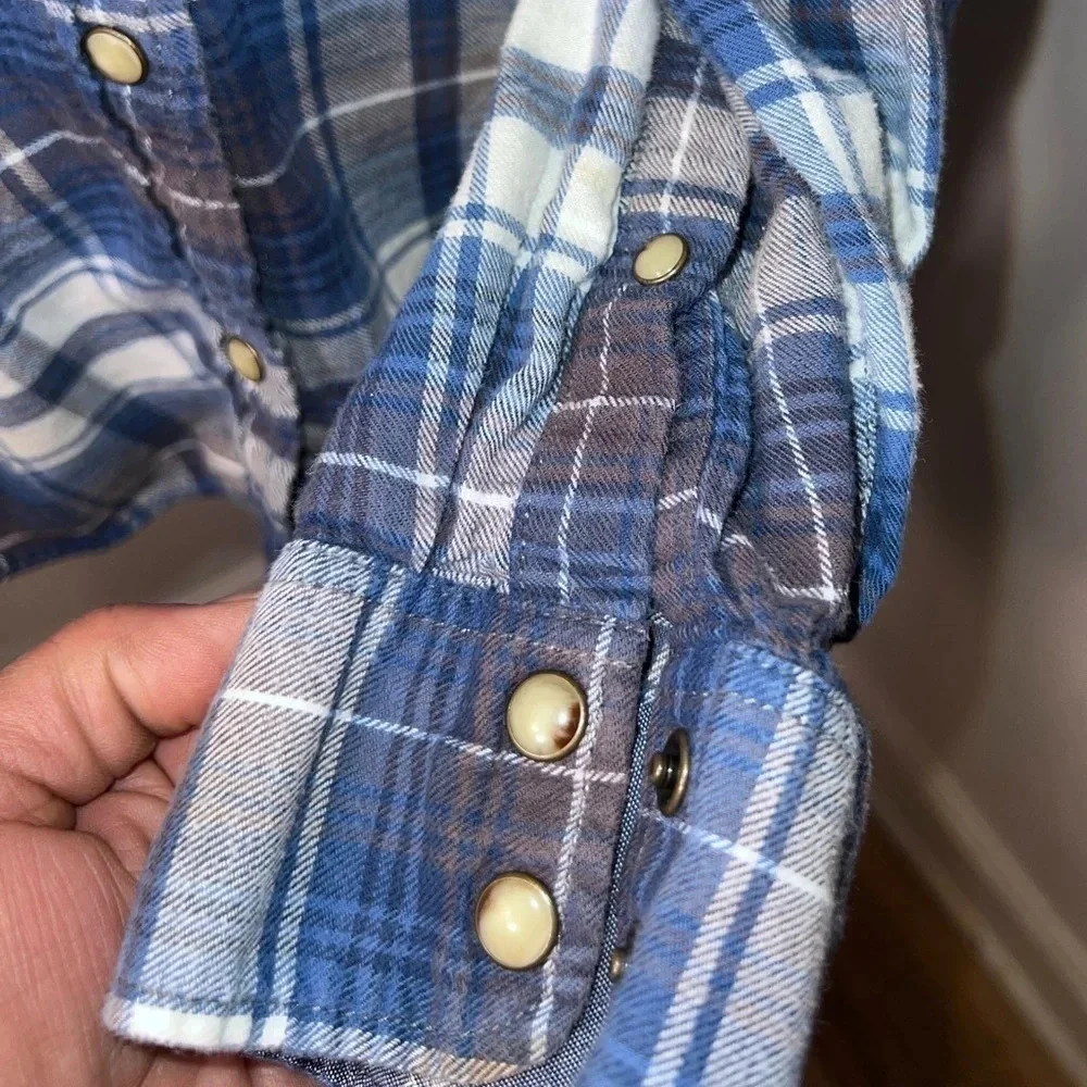 Zachs Girlfriend Bea,XL, blue plaid, paisley print lining pearl snap roll‎ tab